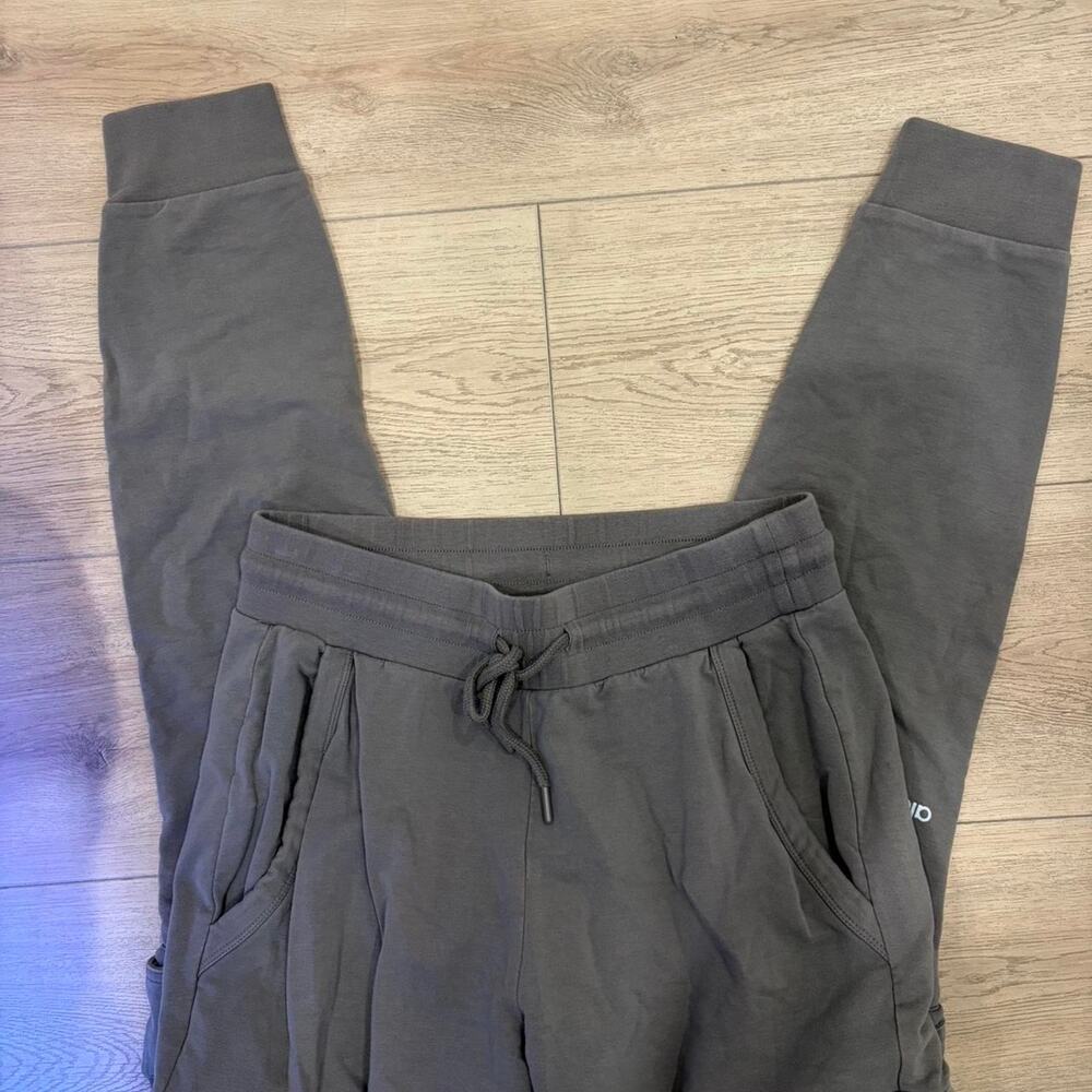 Alo yoga grey joggers size medium